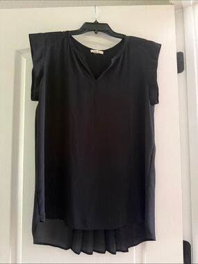 Pleione Black Cap Sleeve V-Neck Tunic